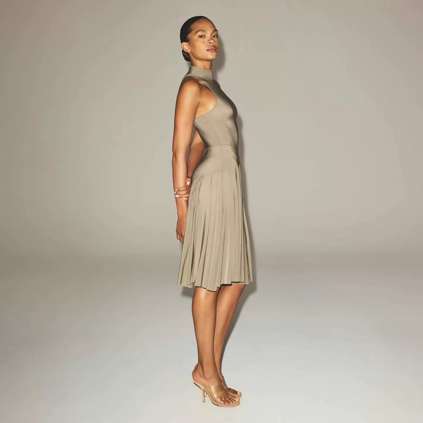 Jaghds | Sleeveless Pleated Midi Dress with High Collar and Elegant Silhouette