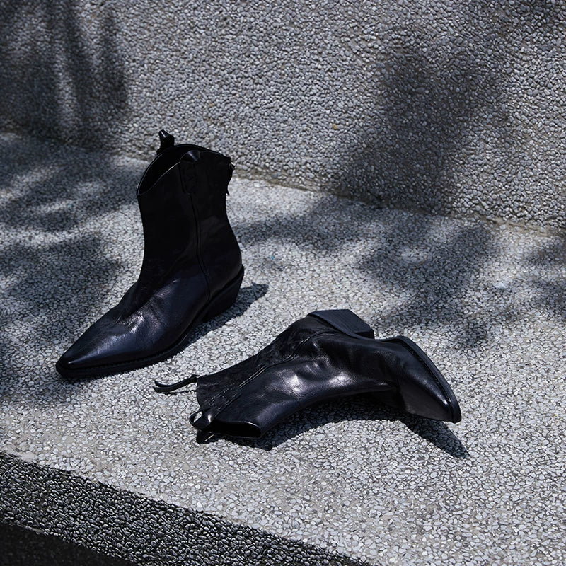 Jaghds | Ankle Boots for Women in Wrinkled Buffalo Leather with V-Cut Thick Heel Design